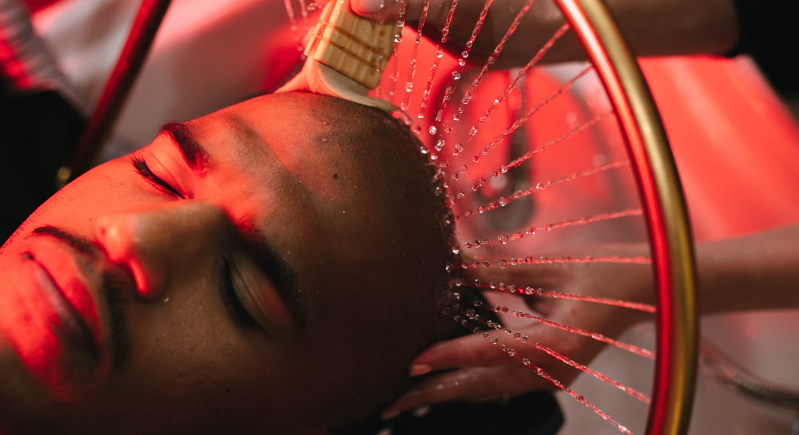 Relaxing scalp treatment with water and light.